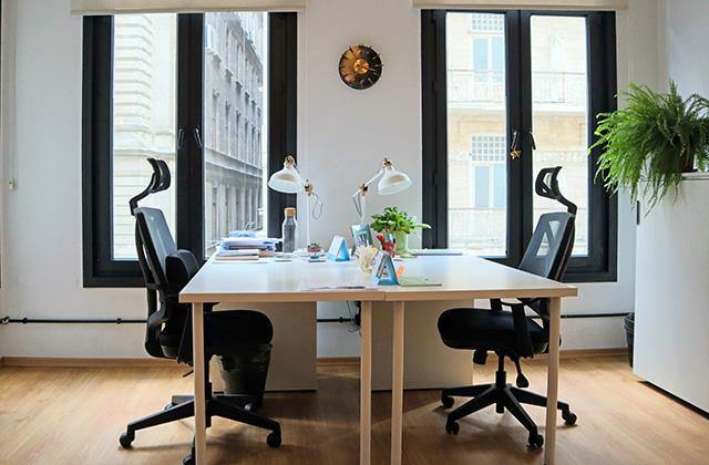 İstanbul'da Kamara modern hazır ofis ortamı